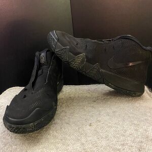 NIKE Kyrie 4 GS 'Triple Black' AA2897-008 Boy GS 7Y Youth Basketball Shoes